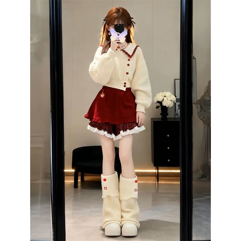 翻领短款上衣+假两件短裙裤