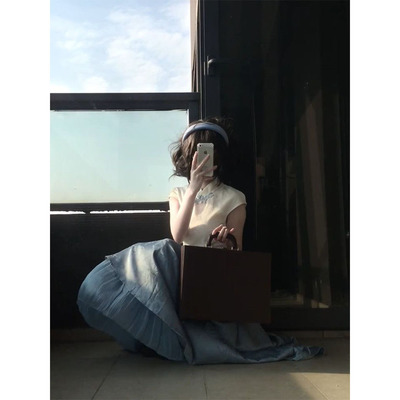 短袖上衣搭配高腰修身半身裙