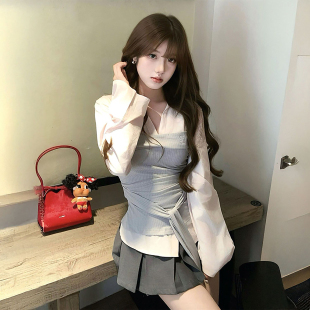 女搭配灰色百褶短裙两件套装 衬衫 学院风假两件拼接长袖 气质时尚