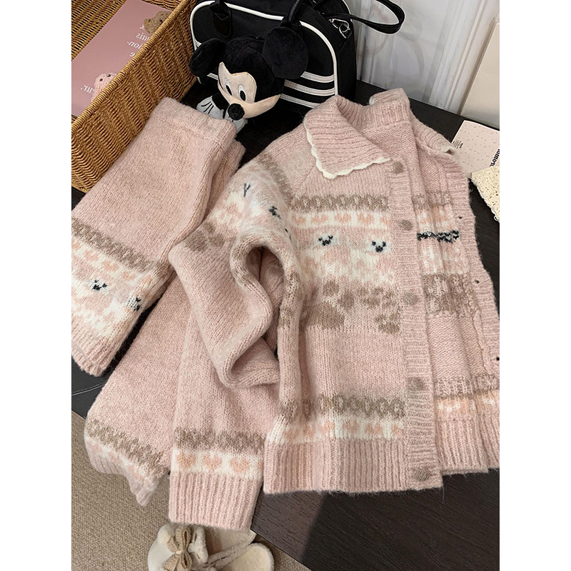 粉色针织开衫毛衣配高腰半裙