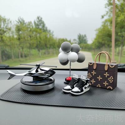 正品汽车摆224新款创意高档女士0车内饰品中上控台车载件香薰车装