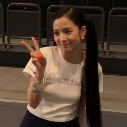 金智秀2025亚巡演唱会东京站周边JISOO同款衣服露脐高腰短袖T恤女