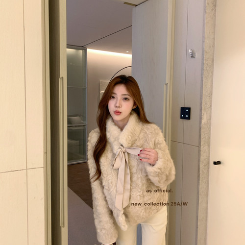 雪莉玫甜心收藏级美貌穿出被娇养的气质·蝴蝶结系带环保皮草毛毛