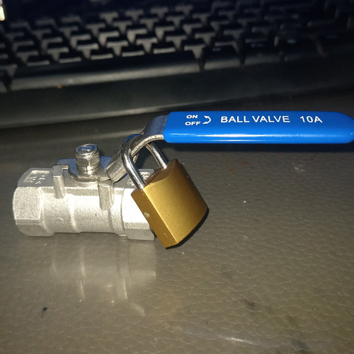 不锈钢内螺纹球阀带锁BALLVALVE