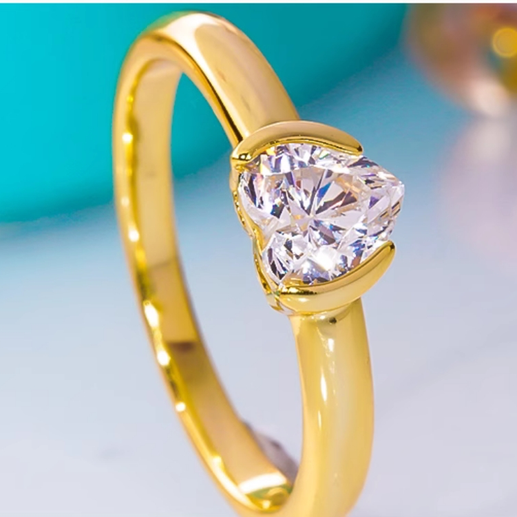 18k黄金镶嵌D色莫桑石轻奢爱心求婚戒指纯银温柔甜美气质时尚复古