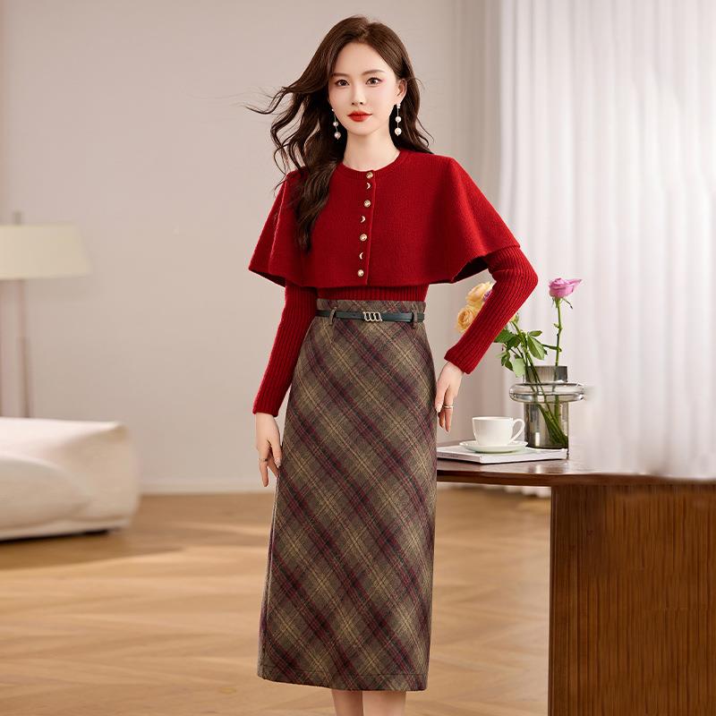 时尚休闲套装20XM231-125早春件新款披肩+针子织衫+2格半身裙三套