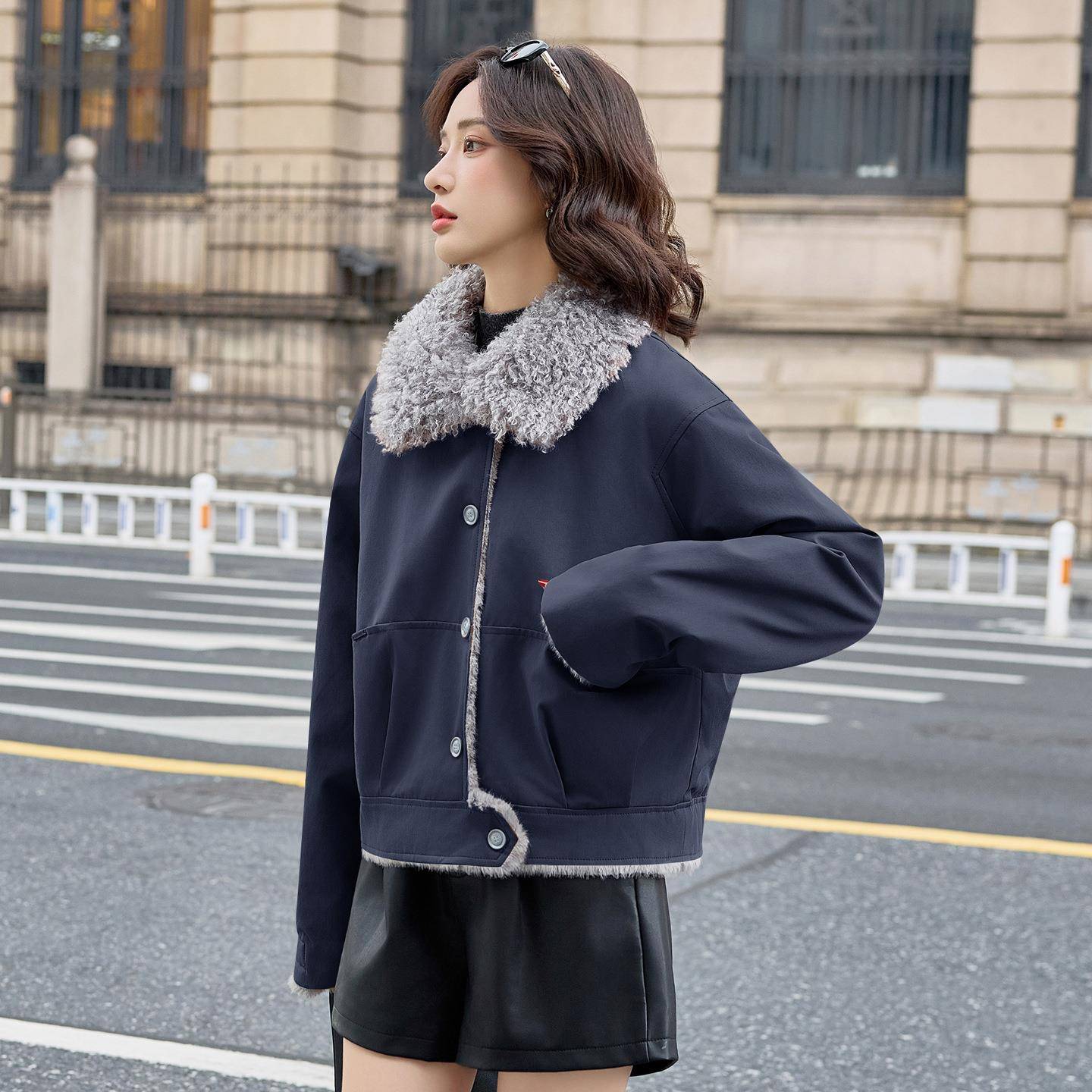 松202 5秋冬新款洋气时尚小香风宽翻毛LU9098-1领拼接加绒时尚套