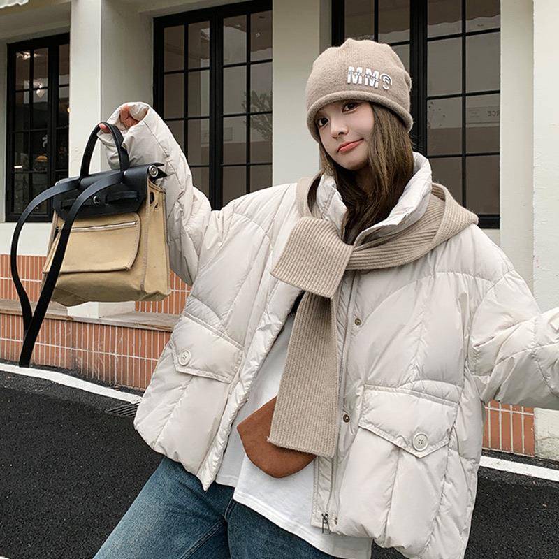 米白色围巾款羽绒服女短款2ZZB157  感0面24冬新款加减龄设计白厚