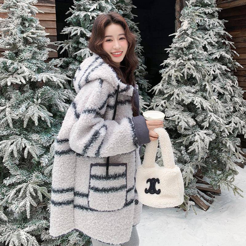 系松弛感尚连帽条纹羊羔毛外套女冬季款2025C277-951新时保暖韩仿