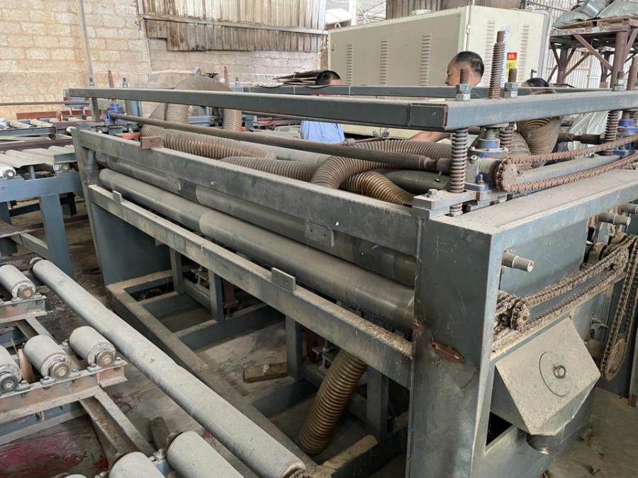 12月31日南宁某公司名下布袋洗尘器1台设备、锯边机1台设备（详情附评估报告）网络拍卖公告