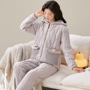 2026年新款加厚加绒三层夹棉袄睡衣女秋冬季连帽珊瑚绒大码家居服