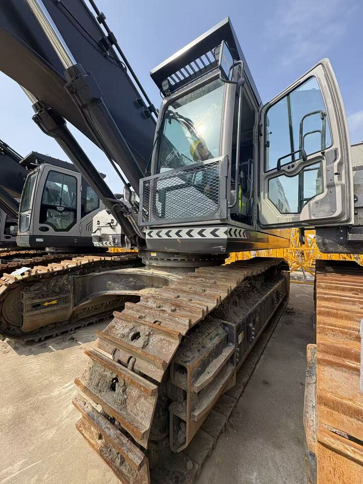 11月27日西安中联重科牌挖机1台（设备编码：ZLHZE844CPID03007)。网络拍卖公告