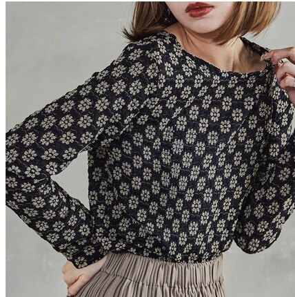 Japanese Style Three-Dimensional Small Flower Elastic Lace Round Neck Long-Sleeve T-Shirt Base Layer, Slightly Sheer Versatile Top