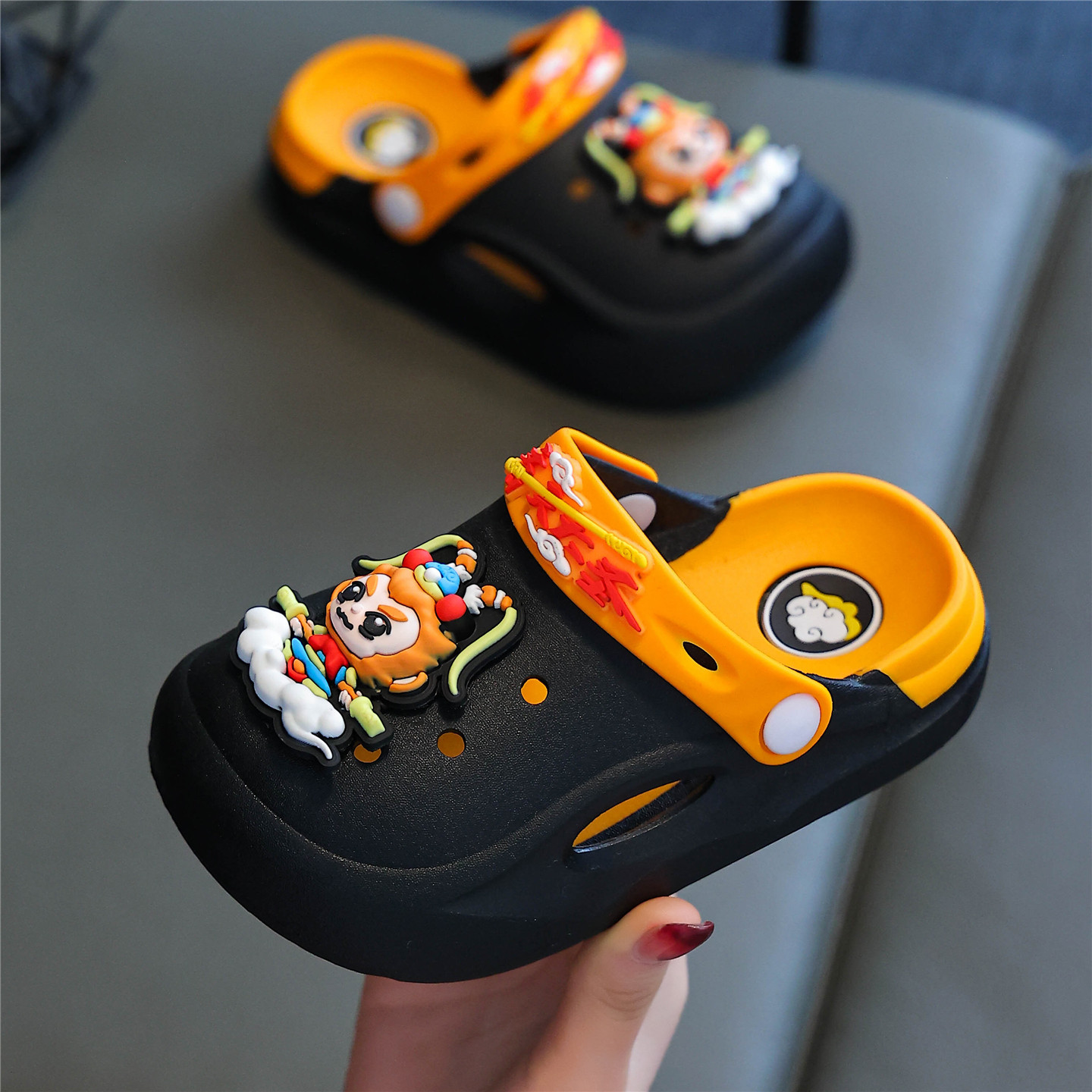 新款悟空宝宝凉鞋夏中大童男童居家包头洞洞鞋小孩可爱防滑凉拖鞋