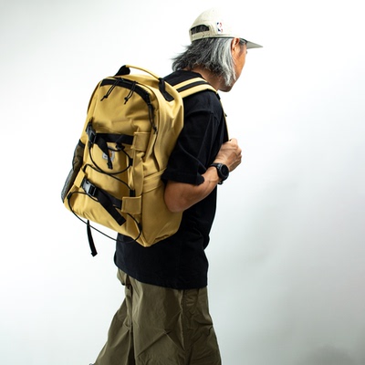 双肩包经典LOGO标签插扣