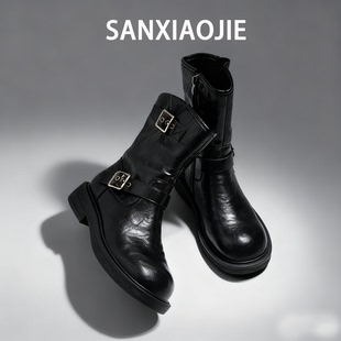 平底圆头黑色短靴子 新款 巨好穿英伦风皮带扣马丁靴女款 2025年秋季