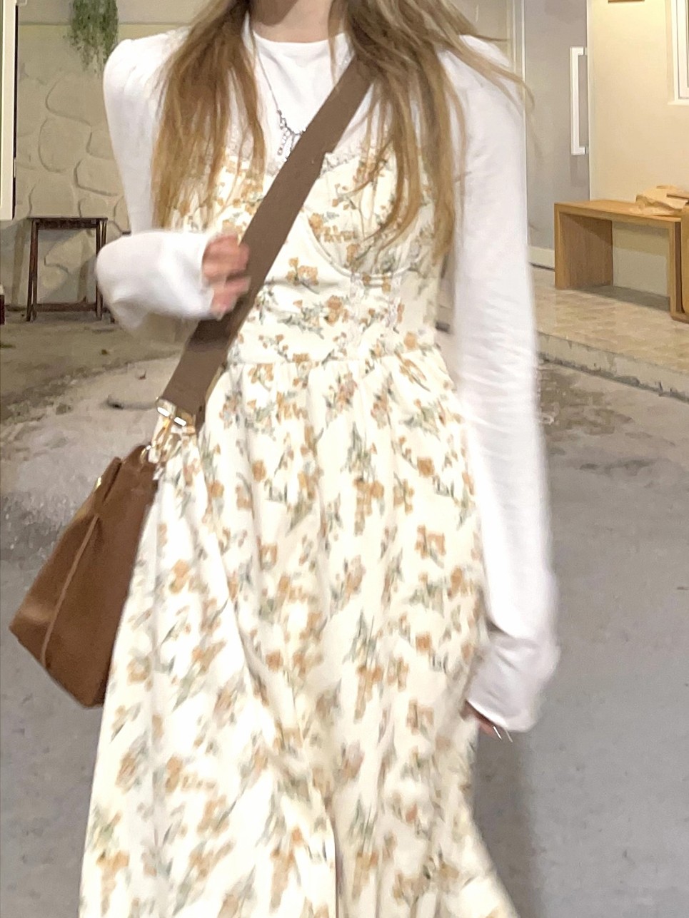 大码胖mm灯芯绒粉色碎花圣诞连衣裙女2023年春秋新款收腰吊带长裙