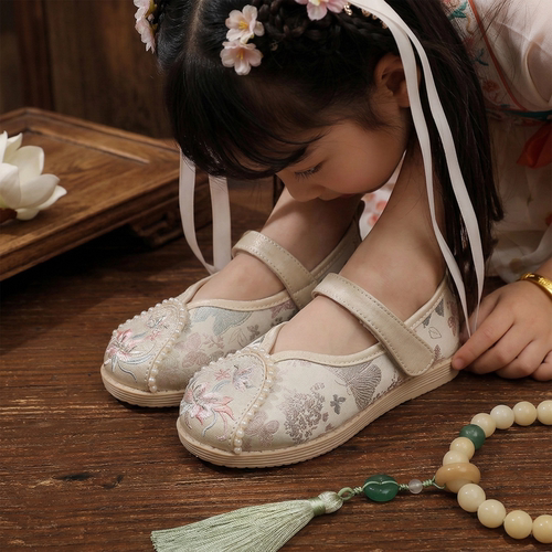 初步生莲女童汉服绣花布鞋春秋款