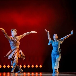 新疆第四届天山雪莲奖专业舞蹈大赛《迁徙·爱》男女双人定制舞服