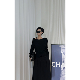 女 吊带针织衫 Dan 极简风黑色金扣修身