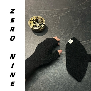 Dan 暗黑风帅气无趾手套女