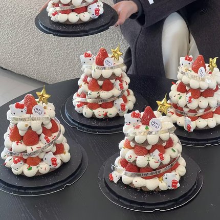 2025圣诞节KT猫草莓塔蛋糕装饰可爱hellokitty甜品烘焙摆件插件
