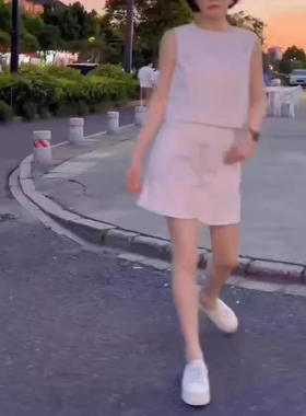 24530大爱美依缘2026夏季新款高级感无袖上衣高腰直筒短裤两件套