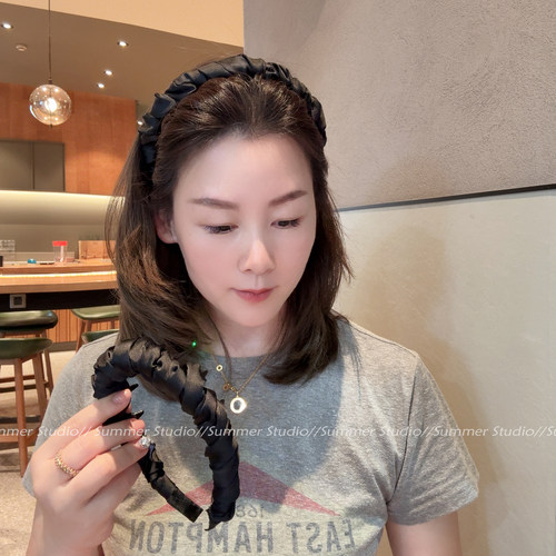 轻奢缎面褶皱云朵齿梳发箍