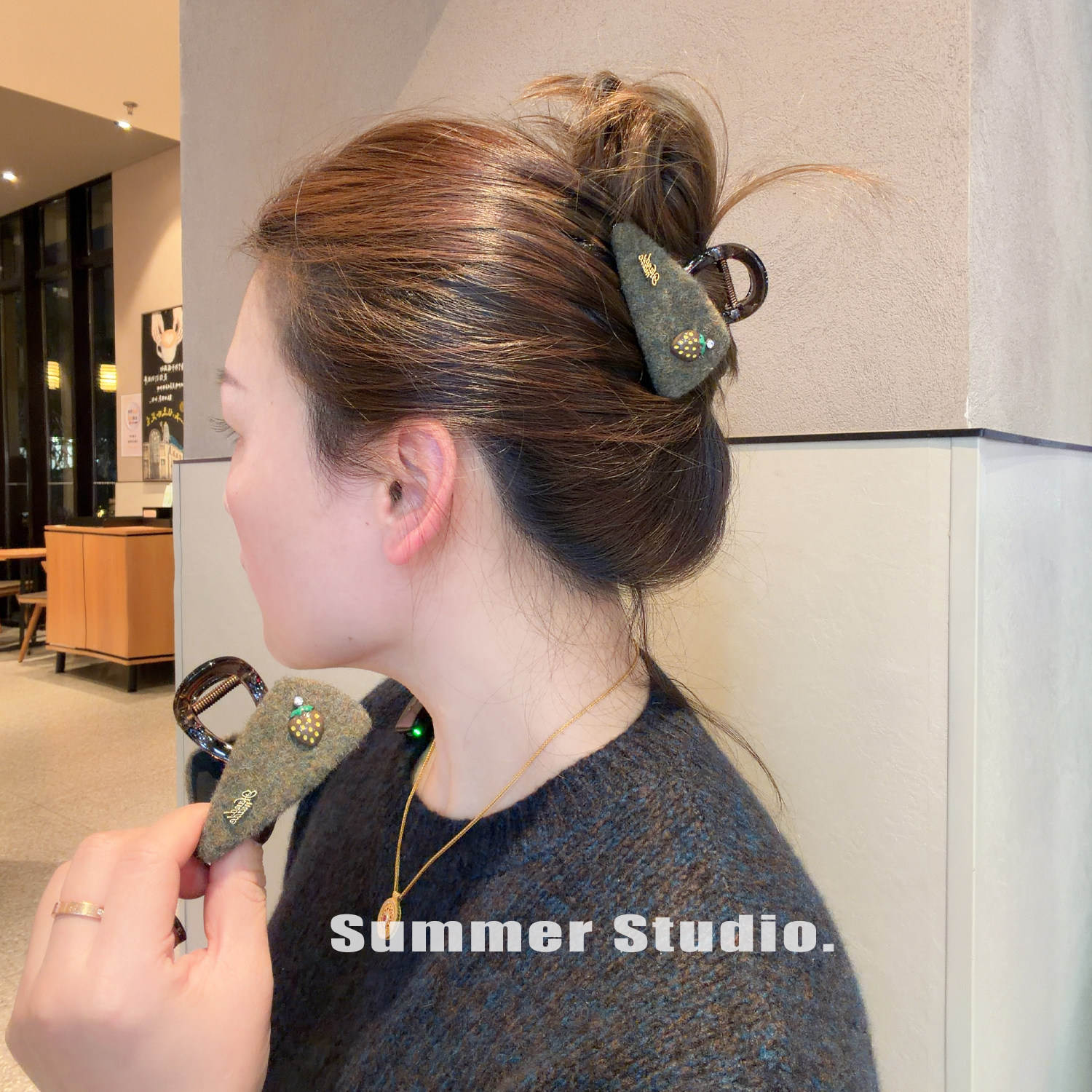 小众设计款灰绿色草莓三角型抓夹毛呢半扎发夹后脑勺盘发鲨鱼夹,饰品/流行首饰/时尚饰品新,发饰,淘宝优惠券,粉丝福利购,淘宝优惠卷