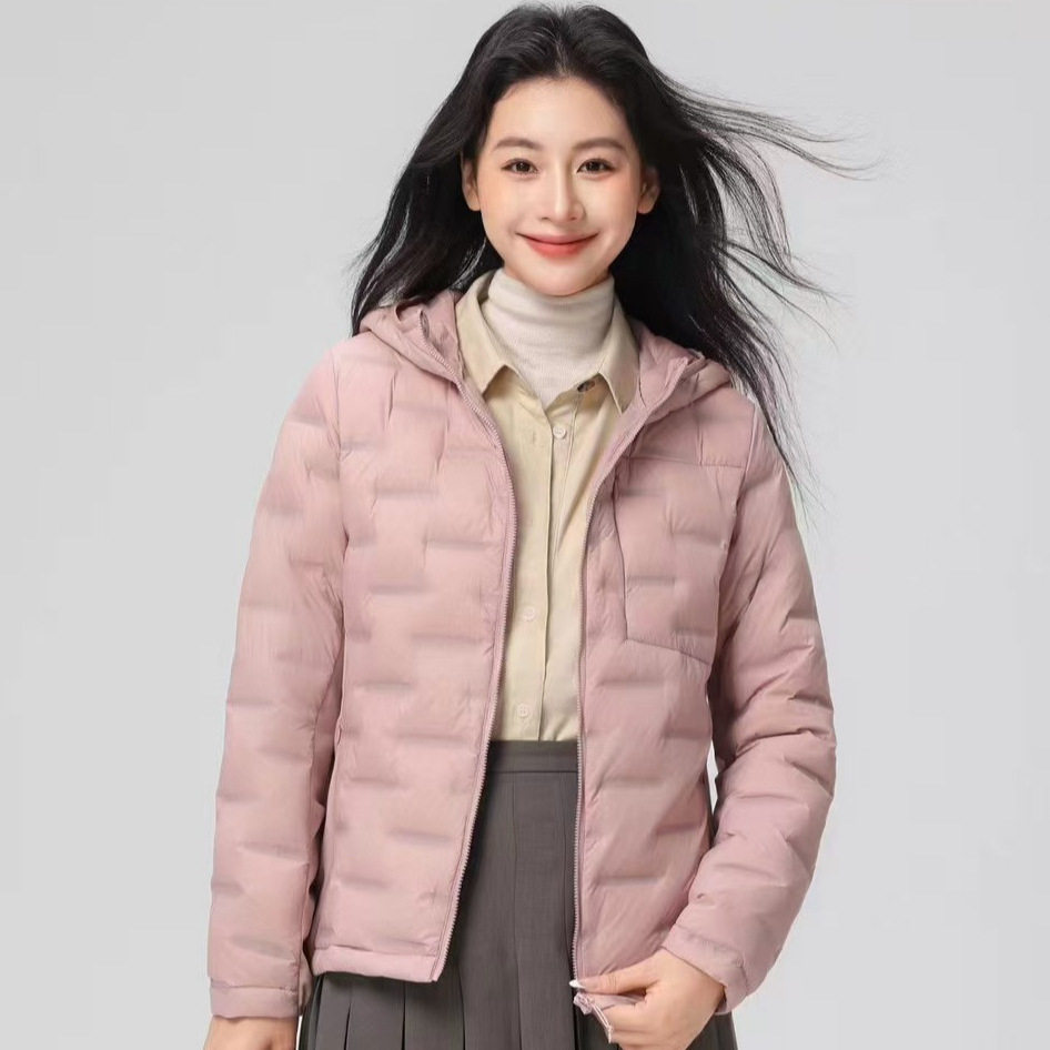 2026新款90白鸭绒轻薄羽绒服女秋冬流行风格时尚休闲连帽保暖外套