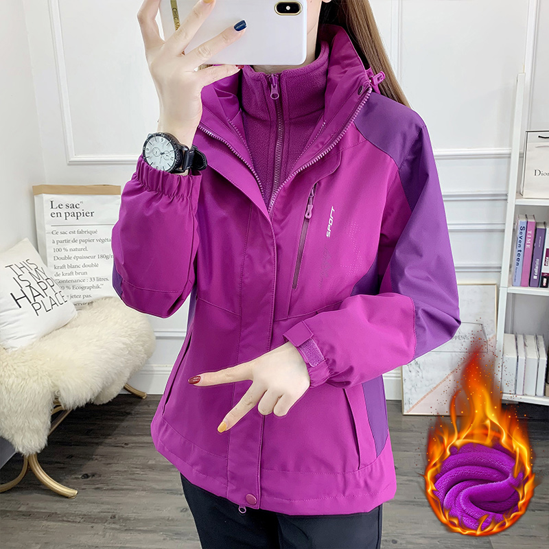 紫色冲锋衣外套女冬季2023新款加绒加厚中老年三合一可拆卸抓绒衣