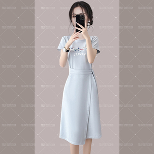RIERA撞色字母印花宽松连衣裙女夏季 开叉显瘦中 2025新款 休闲时尚