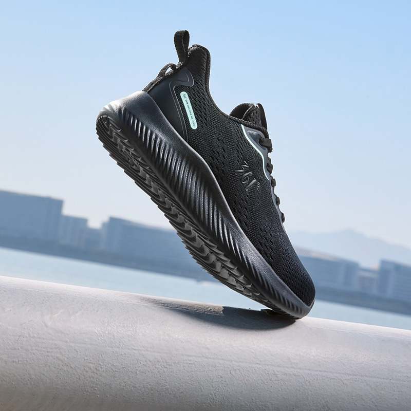 新款网面透气轻便运动鞋