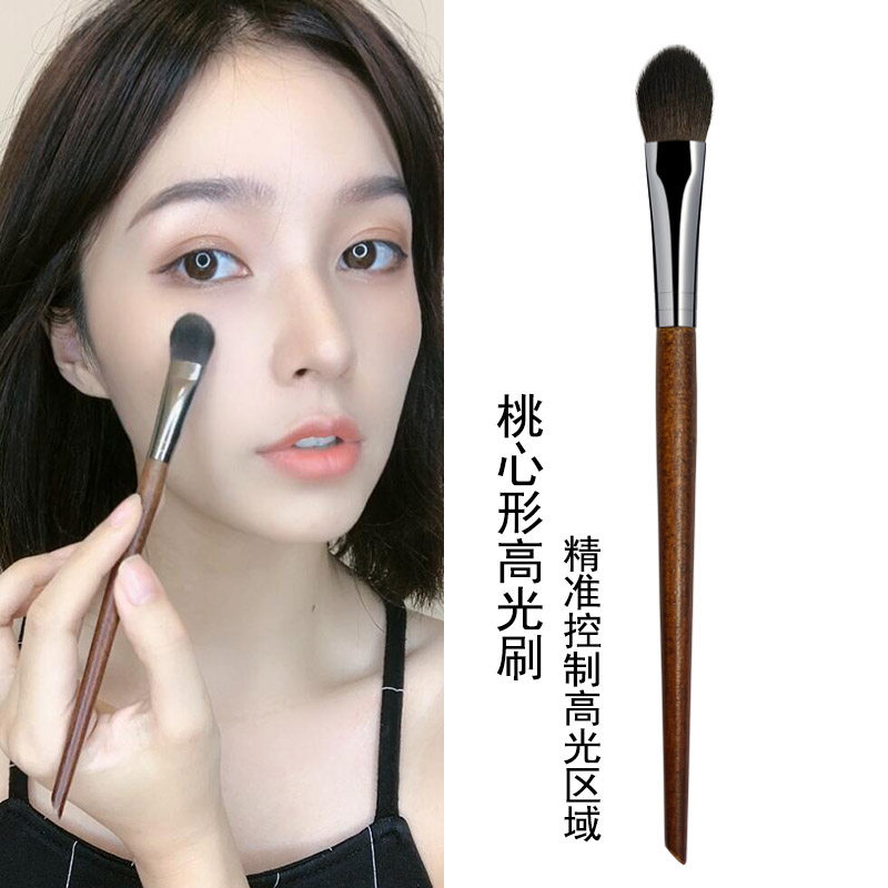 桃心形哑光高光刷小号舌形猫舌腮红刷脸部面部面中提亮刷扁头刷子