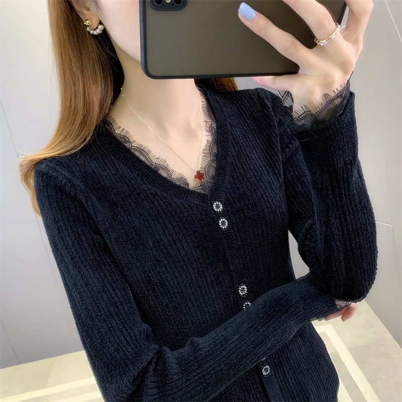 天鹅绒毛衣女秋冬内搭上衣2021年新款V领拼接蕾丝花边黑色打底衫