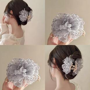 抓夹女2025新款高级感夏天复古网纱花朵珍珠绢花抓夹高级感鲨鱼夹
