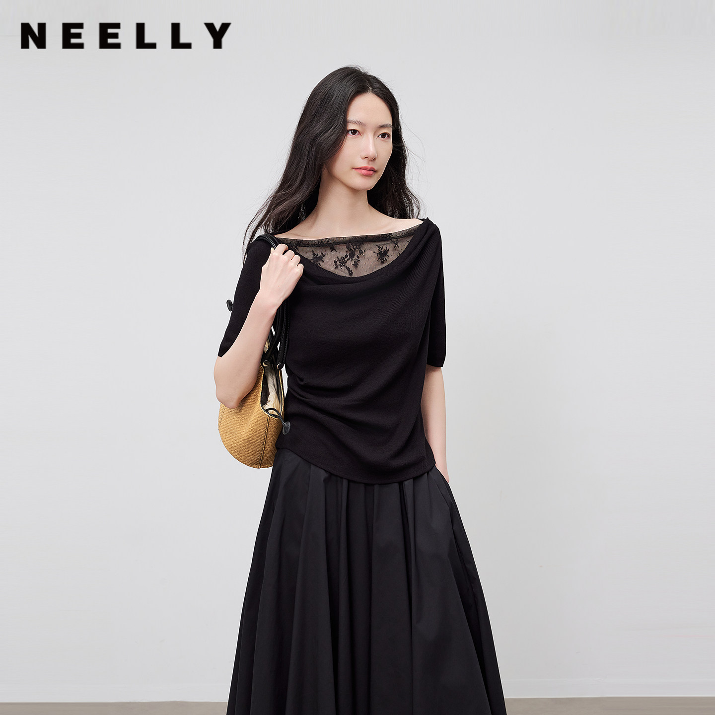 NEELLY纳俪商场同款夏季新款蕾丝拼接一字肩T恤女设计感舒适上衣