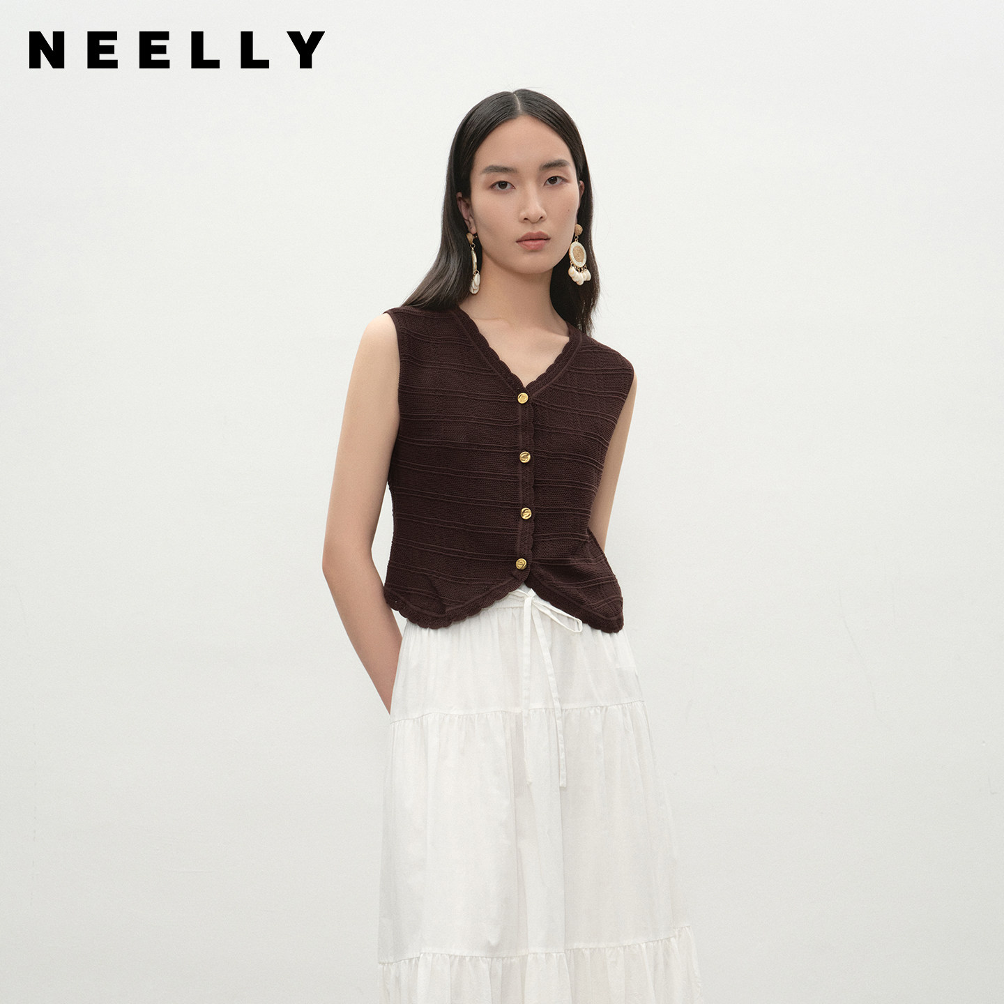 NEELLY纳俪商场同款夏季新款休闲V领针织开衫马甲女修身舒适上衣
