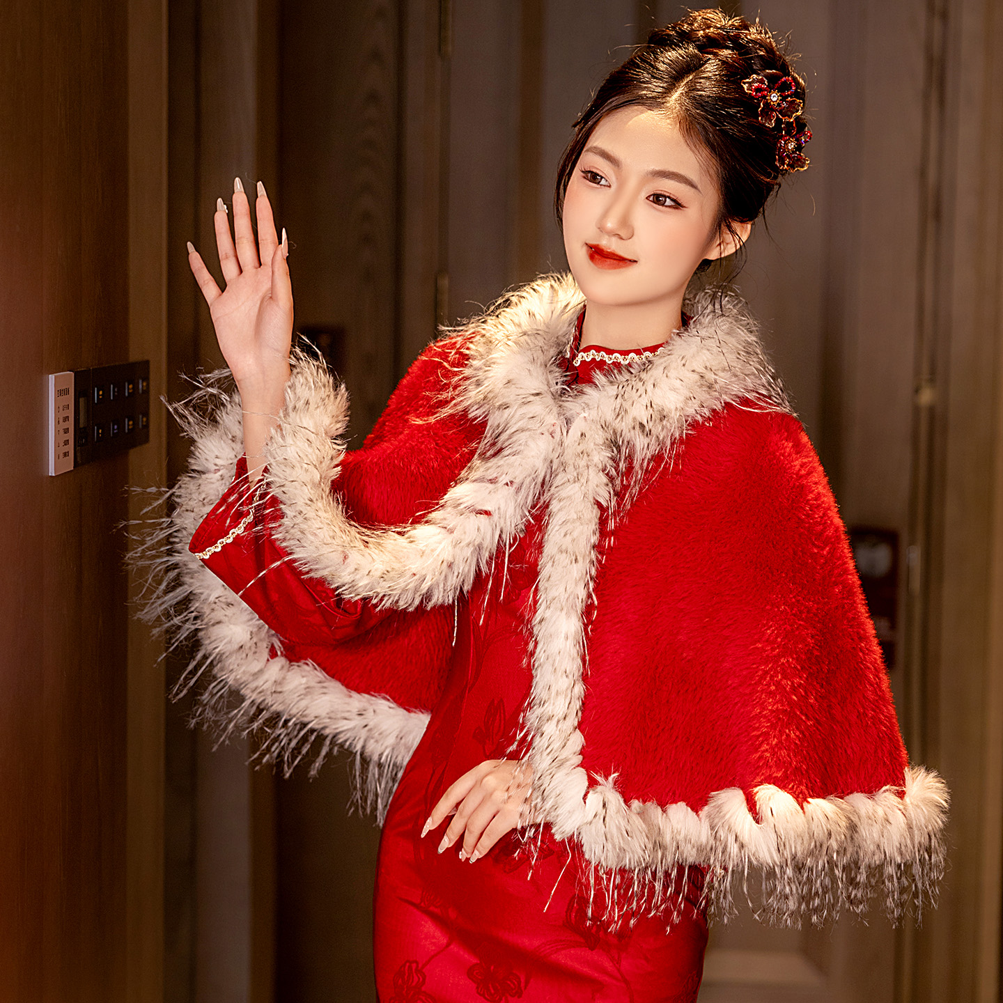 披肩斗篷新娘婚纱结婚礼服敬酒服外搭秋冬保暖加厚毛绒披风高级感