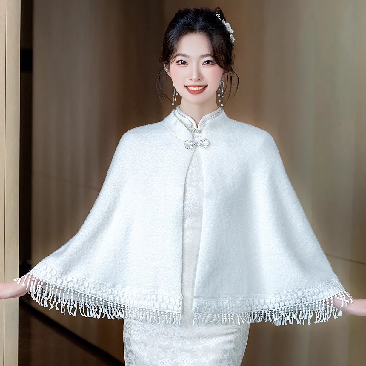 流苏披肩斗篷新娘婚纱结婚礼服敬酒服外搭秋冬保暖毛绒披风高级感