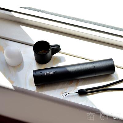 正品极蜂手电水筒光强变焦超亮户外便电携袖珍防充电家用远长续航