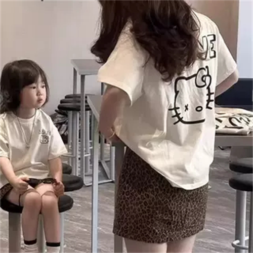 不一样亲子装母子纯棉新款夏季高端炸街幼儿园一家三口短袖T恤潮