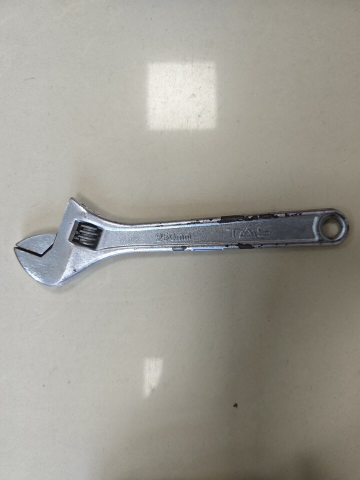 2月5日秦皇岛作案工具黑色大铁钳一把、活动扳手一把（不支持邮寄）网络拍卖公告