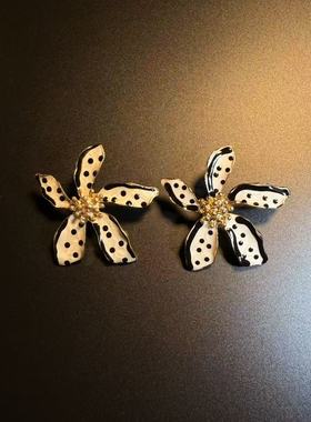 开花的橄榄 Vintage古着 Pearl Gaze黑色波点花朵耳钉 耳环 耳饰