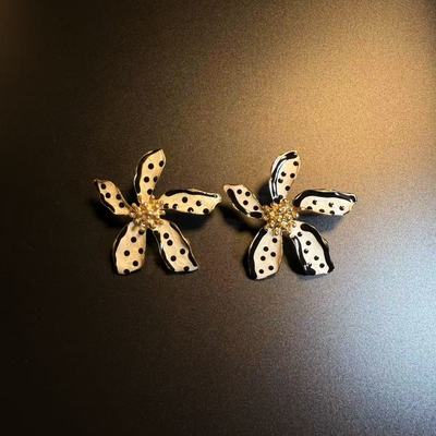 开花的橄榄 Vintage古着 Pearl Gaze黑色波点花朵耳钉 耳环 耳饰