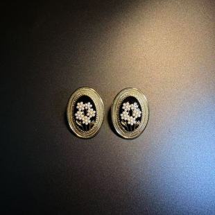 开花的橄榄 Vintage古着 Classic Pearls黑色花朵耳钉 耳环 耳饰