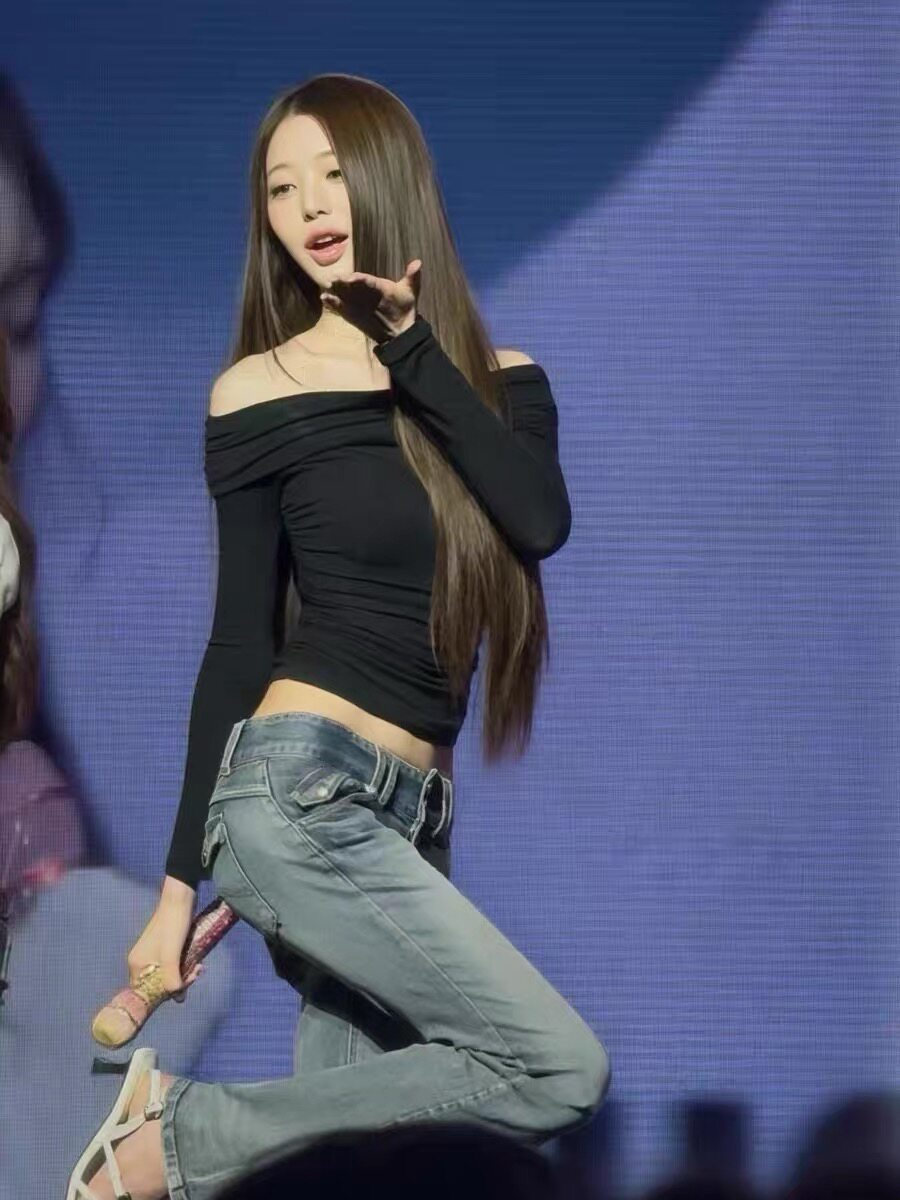 张元英明星同款黑色一字肩长袖上衣女2026露肩褶皱短款紧身T恤夏
