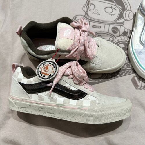 Vans Knu Skool SPACE MOLLY x 泡泡玛特POP MART板鞋VN000EE6H11