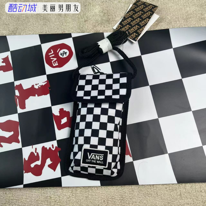 VANS 范斯 经典黑白棋盘格小包手机包百搭情侣斜挎包VN0A4S71705