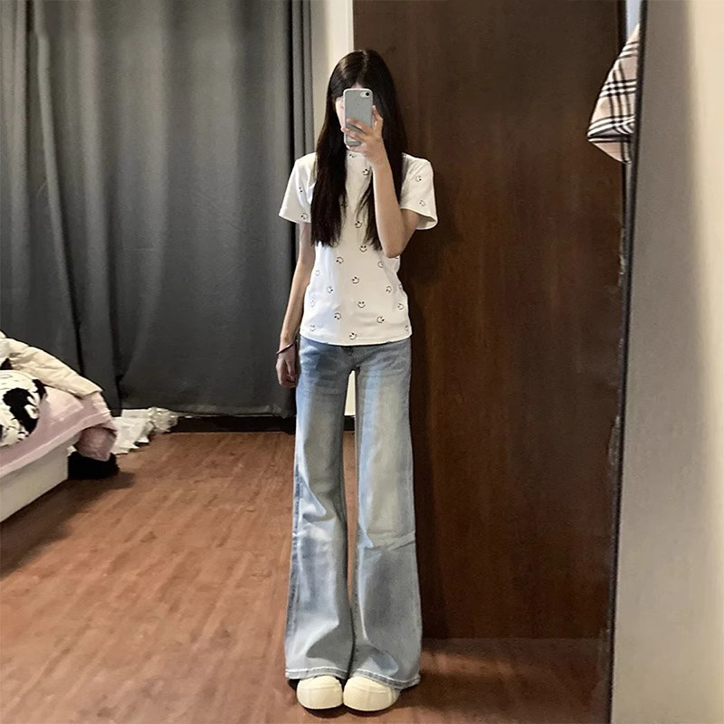 浅蓝低腰微喇牛仔裤女2025图片